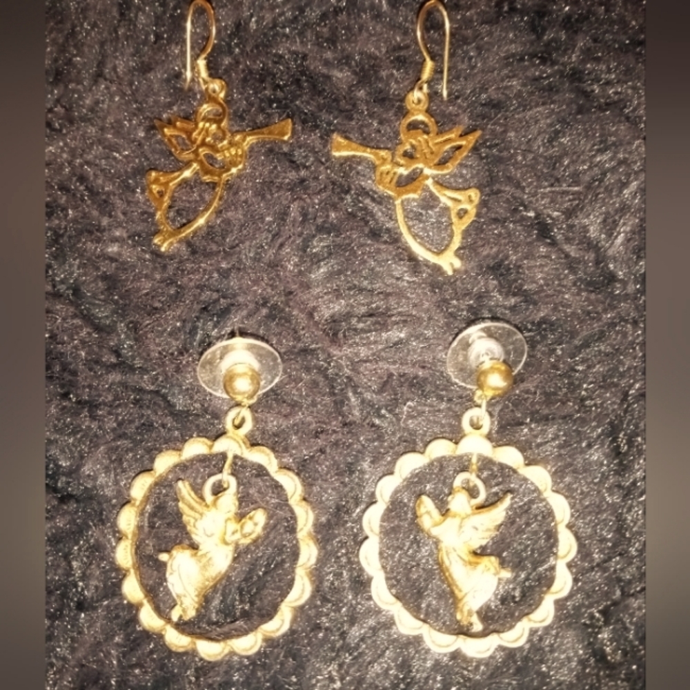 Set of 2 angel dangle earrings